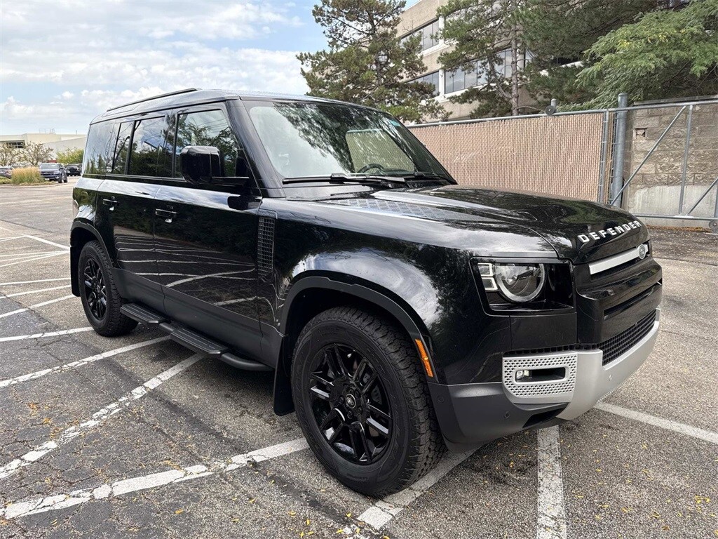 2025 Land Rover Defender 110 S photo 2