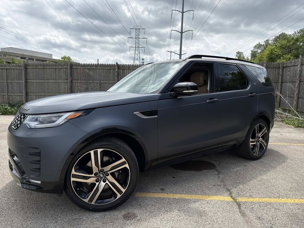 2026 Land Rover Discovery P360 Tempest Edition's photo
