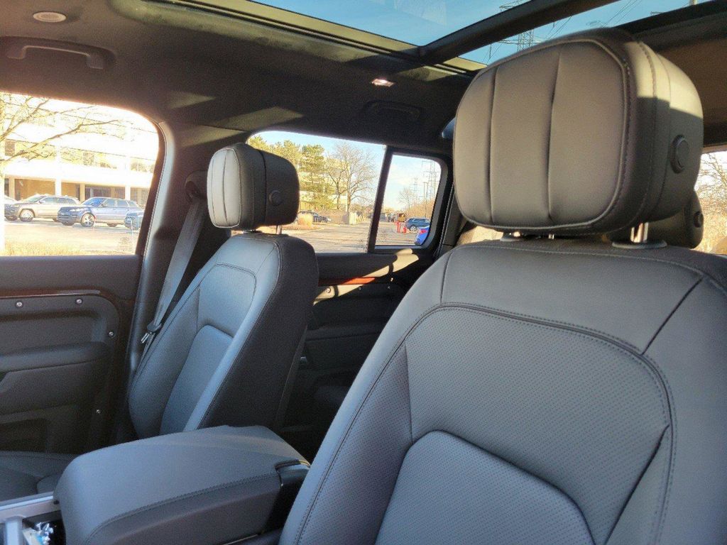 2025 Land Rover Defender Sedona Red - Photo 20
