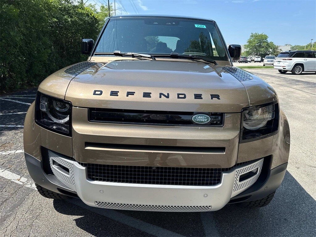 2025 Land Rover Defender 110 S photo 2
