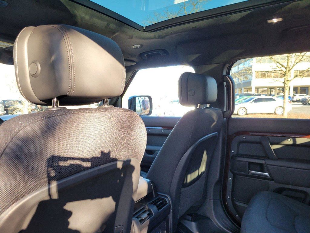 2025 Land Rover Defender Sedona Red - Photo 12