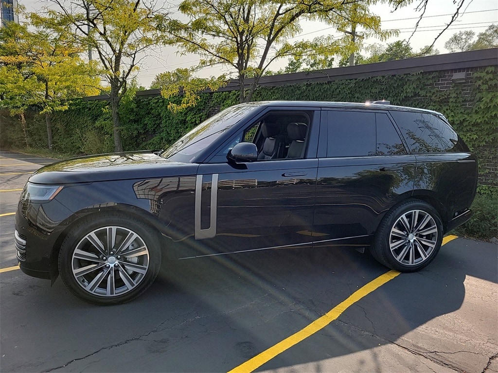 Used 2023 Land Rover Range Rover SE with VIN SALKP9E75PA028226 for sale in Northfield, IL