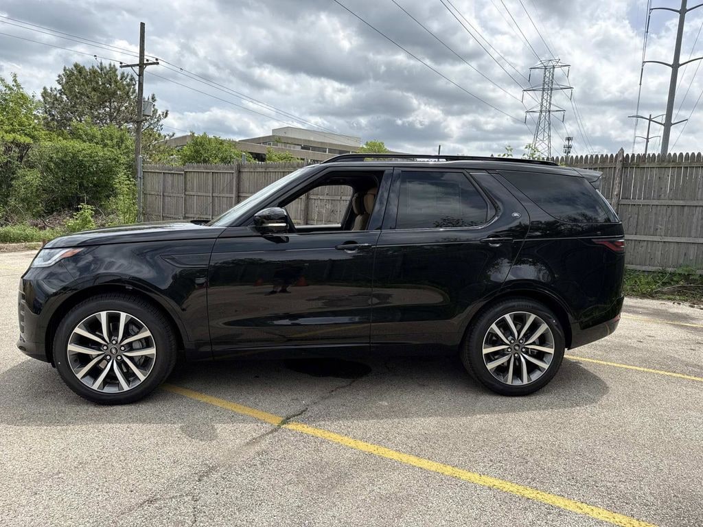New 2026 Land Rover Discovery Dynamic SE SUV