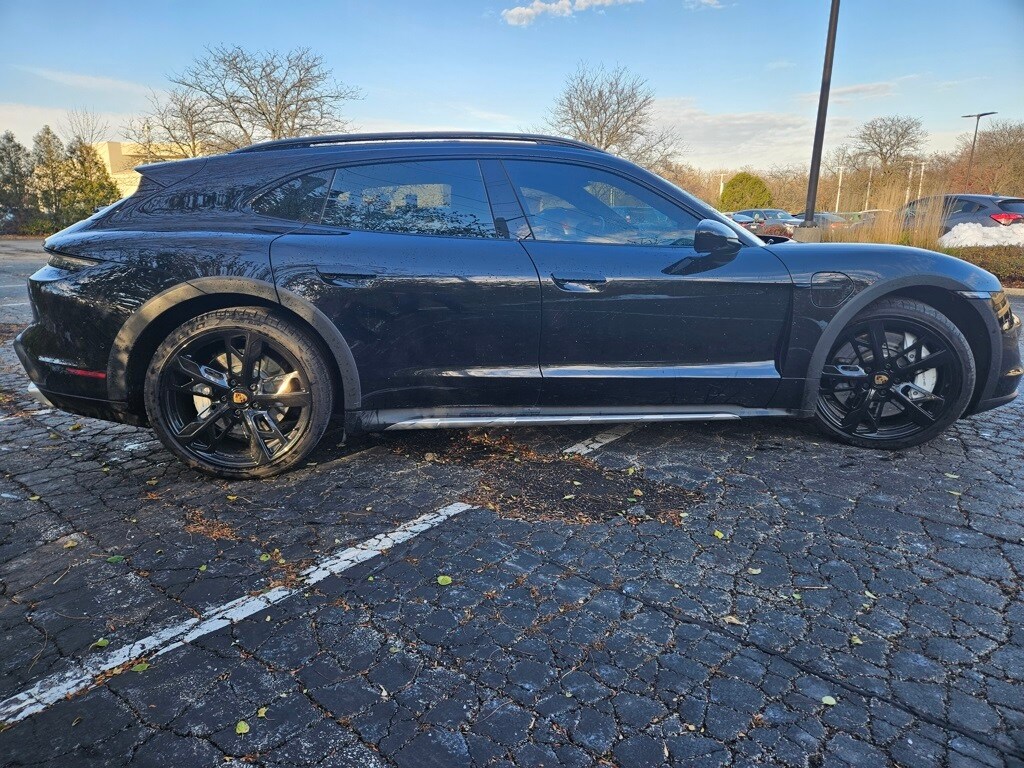 2024 Porsche Taycan Cross Turismo Turbo photo 4