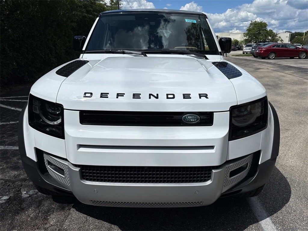 2025 Land Rover Defender 130 S photo 2