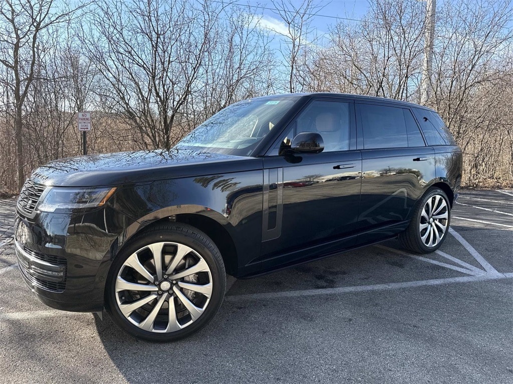 2025 Land Rover Range Rover SE's photo