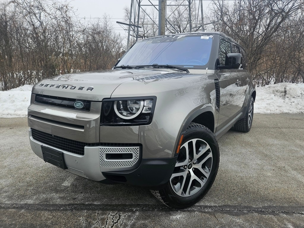 2022 Land Rover Defender S's photo