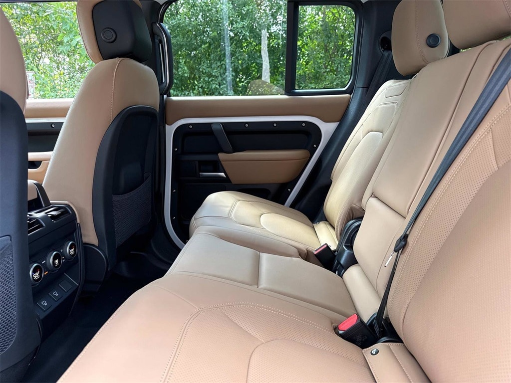 2025 Land Rover Defender S - Photo 15