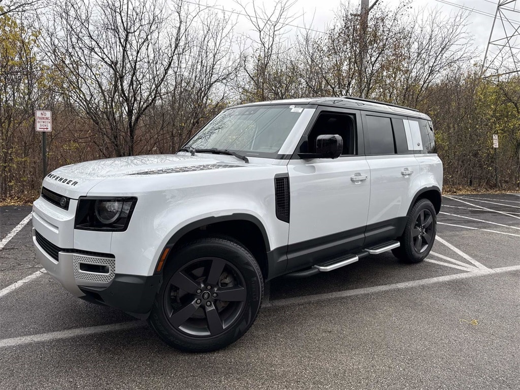 2023 Land Rover Defender S's photo