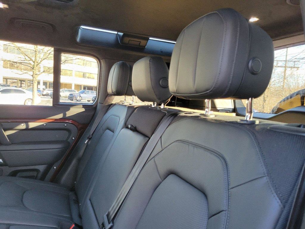 2025 Land Rover Defender Sedona Red - Photo 11