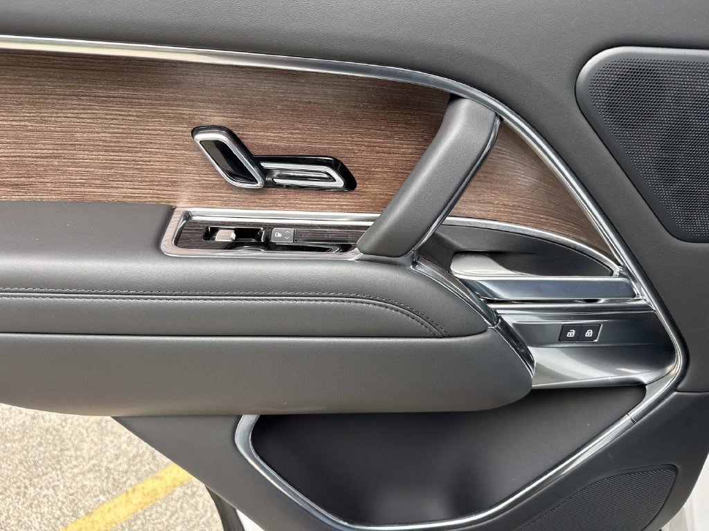 2025 Land Rover Range Rover SE - Photo 14