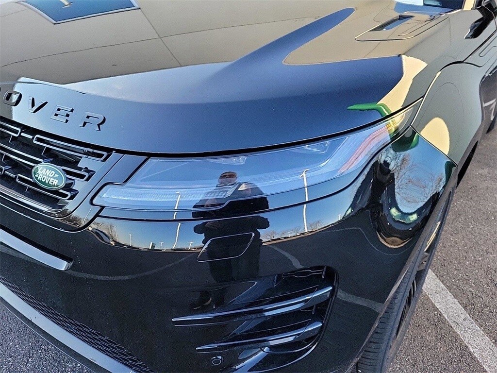 2024 Land Rover Range Rover Evoque Dynamic SE photo 2