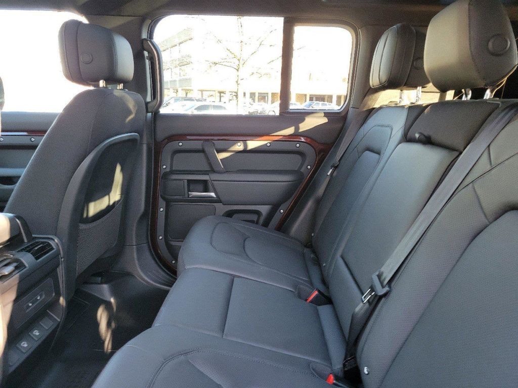 2025 Land Rover Defender Sedona Red - Photo 10