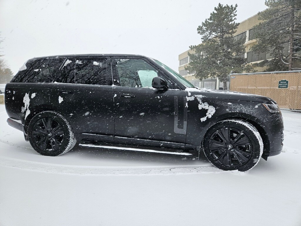 2024 Land Rover Range Rover SE photo 4