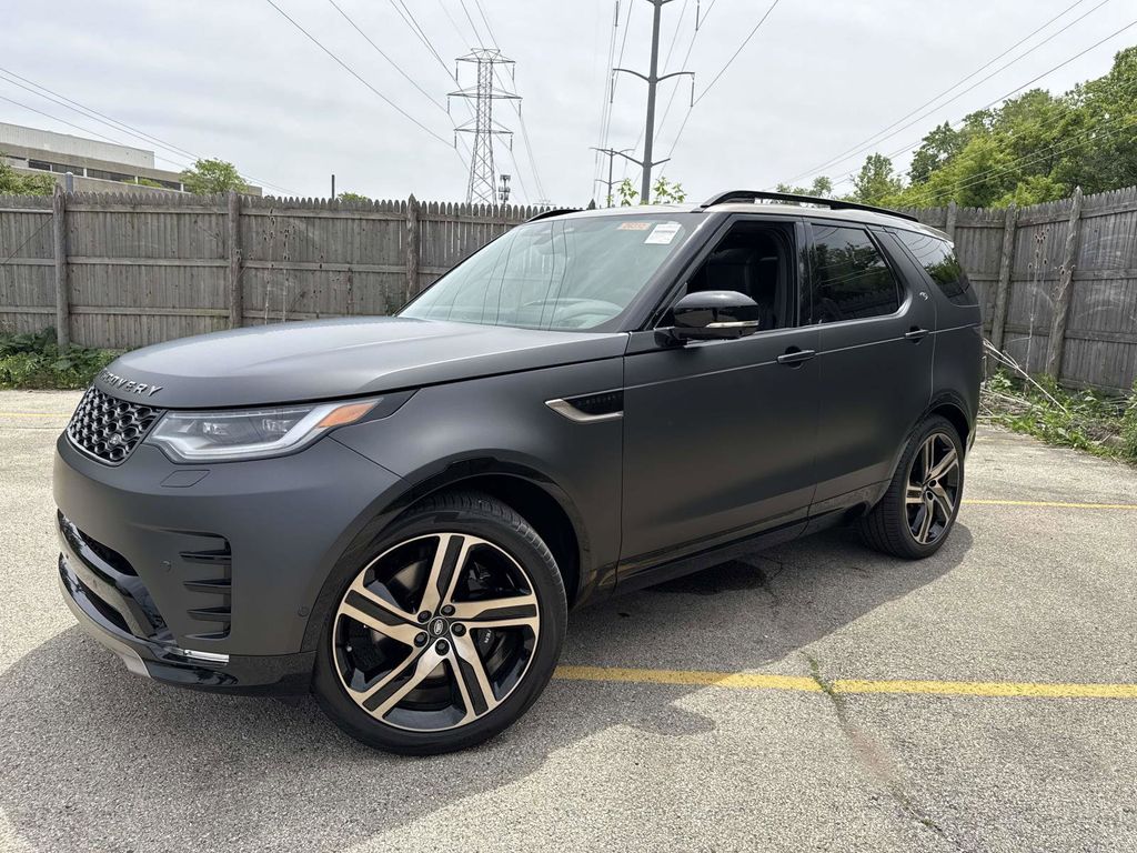 2026 Land Rover Discovery P360 Tempest Edition's photo