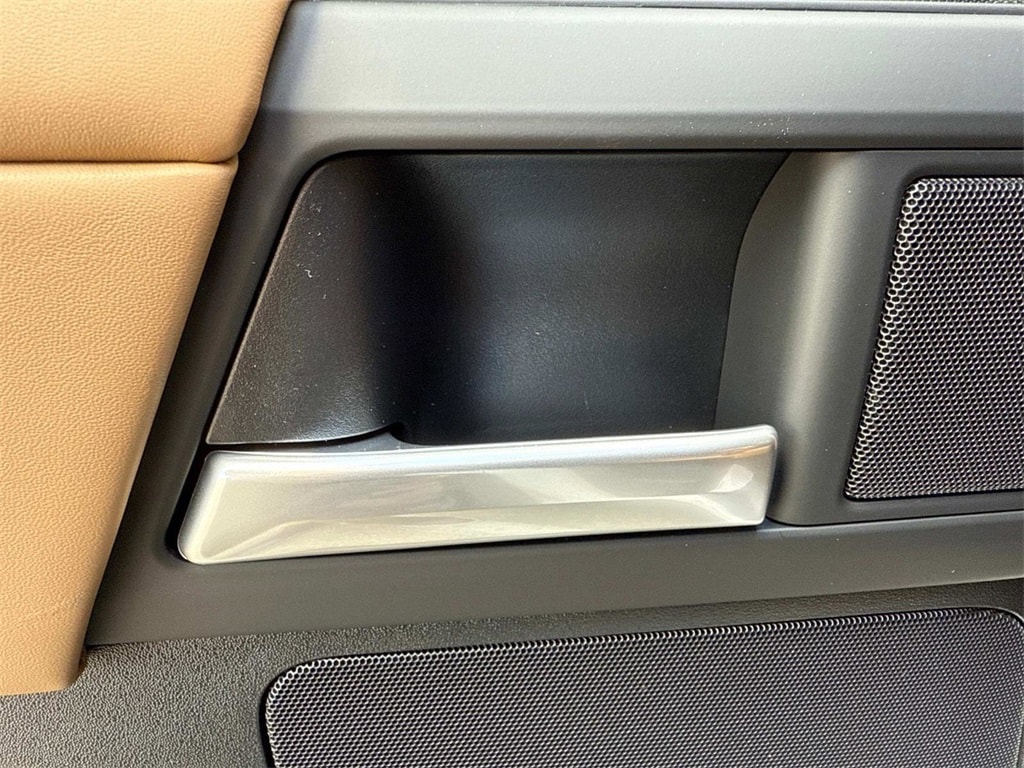 2025 Land Rover Defender S - Photo 13