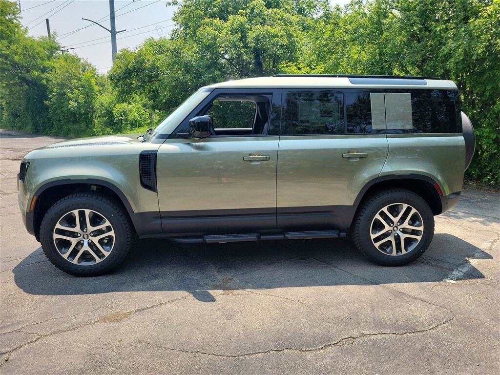 2025 Land Rover Defender 110 S photo 2