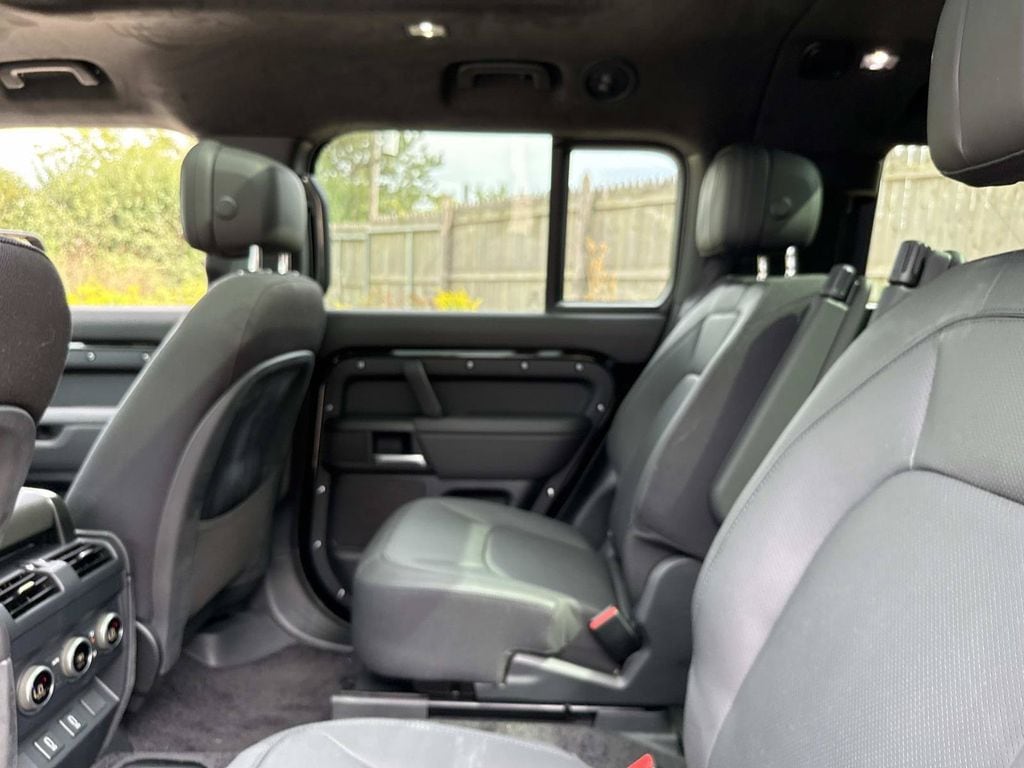2026 Land Rover Defender V8 - Photo 16