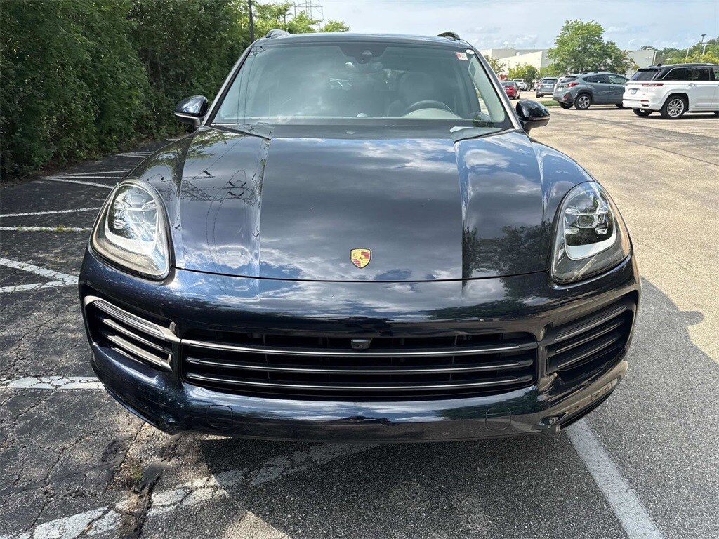 2022 Porsche Cayenne Platinum Edition photo 2