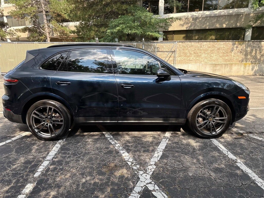 2022 Porsche Cayenne Platinum Edition photo 4