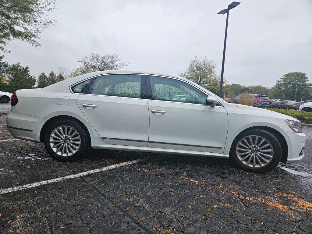2017 Volkswagen Passat SE photo 4