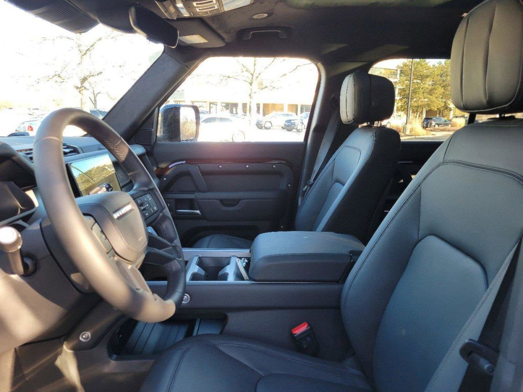 2025 Land Rover Defender Sedona Red - Photo 19