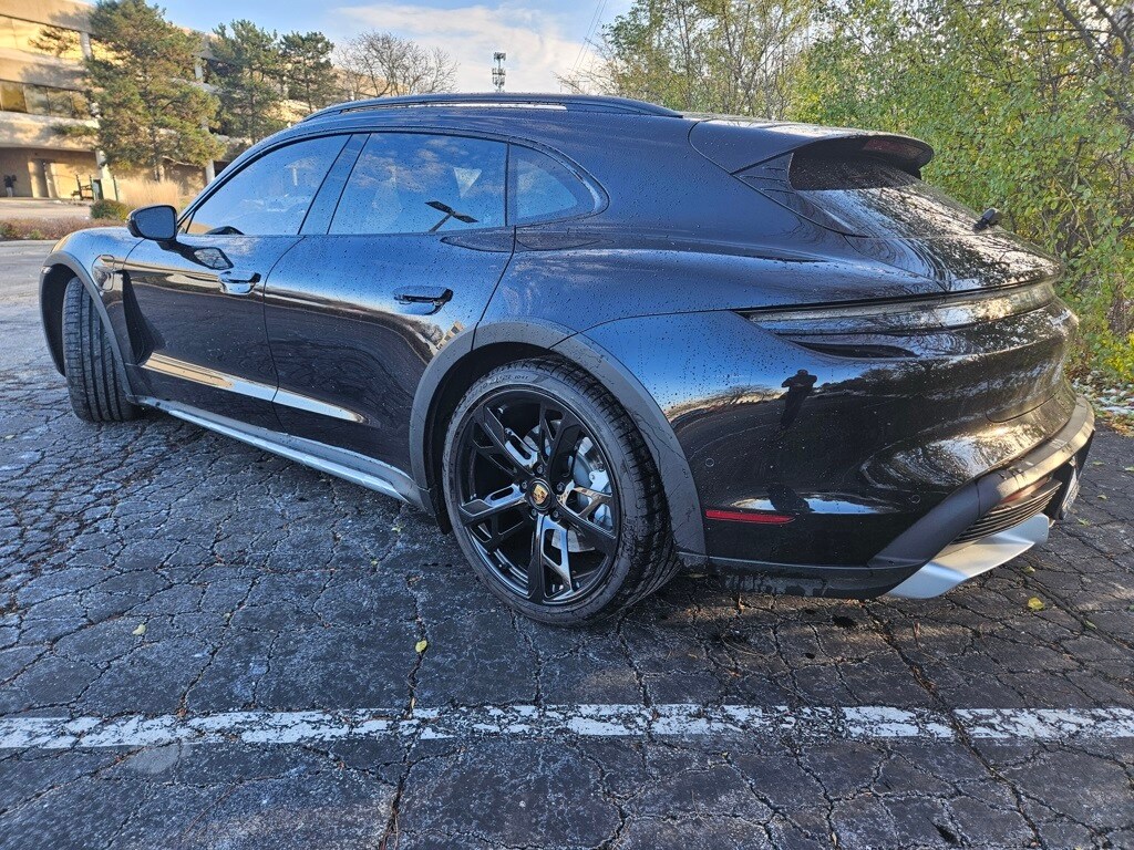 2024 Porsche Taycan Cross Turismo Turbo photo 3