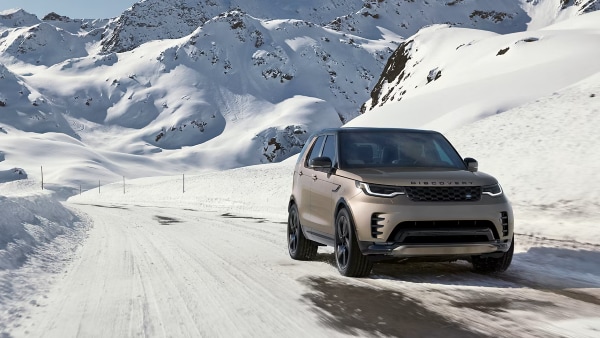 2026 Discovery driving in snowuy conditions