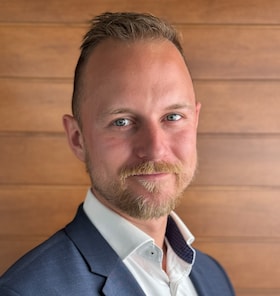 Staff member Dan Rad from ID_974ba9f82291