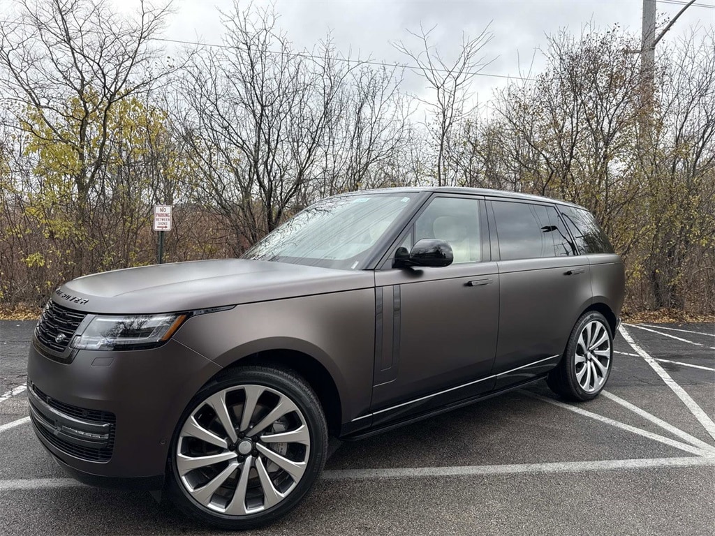 2025 Land Rover Range Rover SE's photo