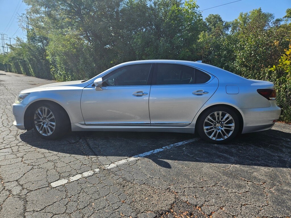 2014 Lexus LS 460 photo 2
