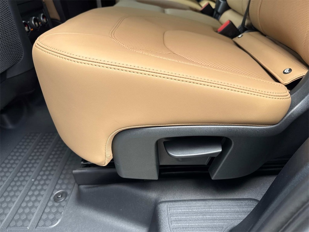 2025 Land Rover Defender S - Photo 14