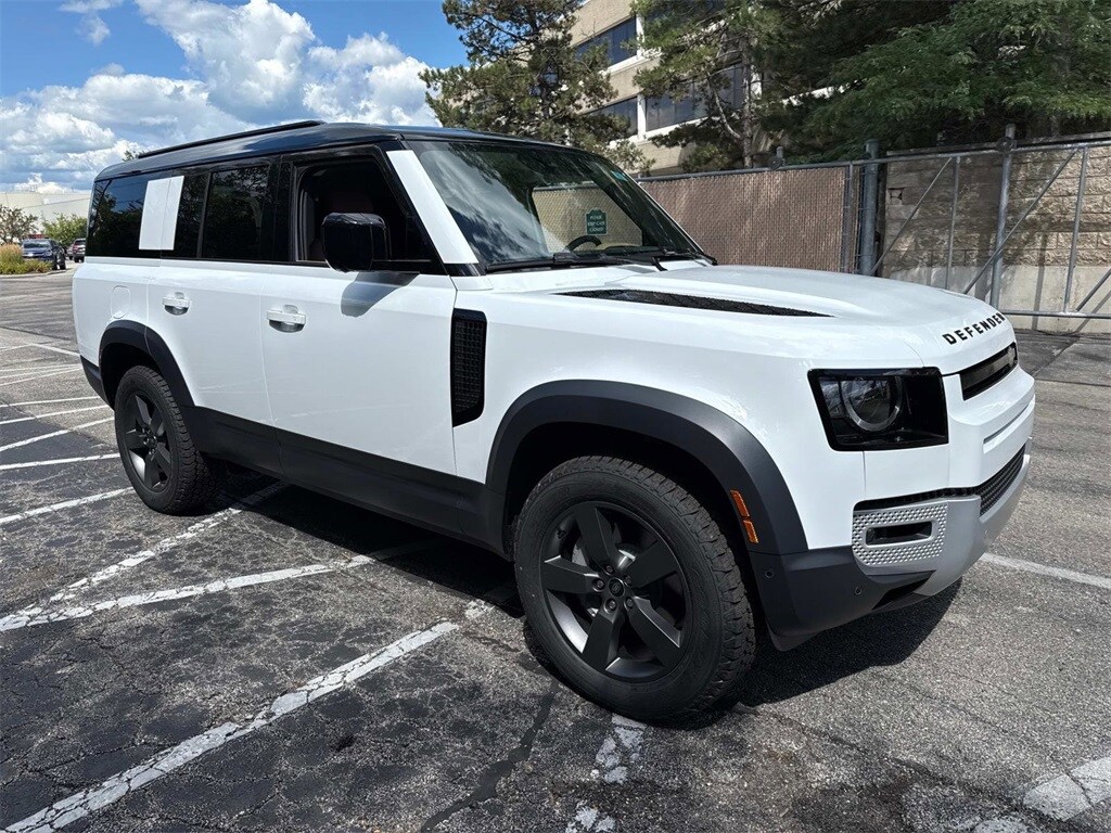 2025 Land Rover Defender 130 S photo 3