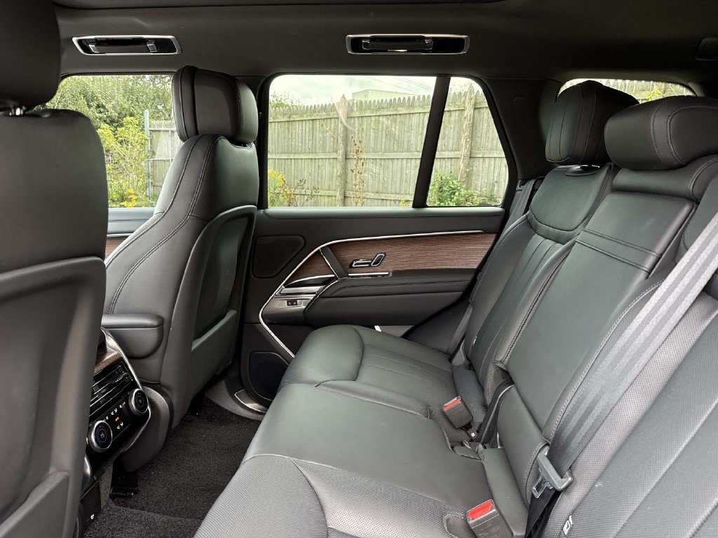 2025 Land Rover Range Rover SE - Photo 18