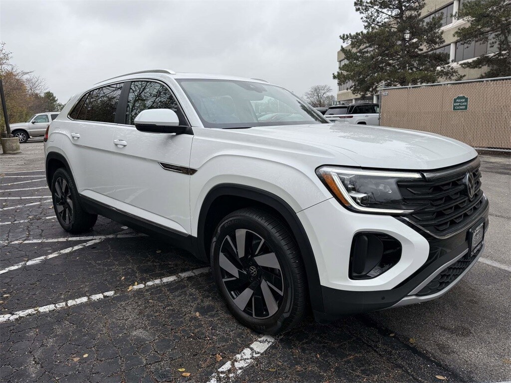 2024 Volkswagen Atlas Cross Sport SEL photo 3