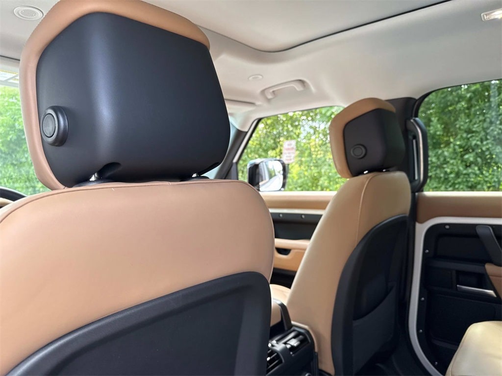 2025 Land Rover Defender S - Photo 17