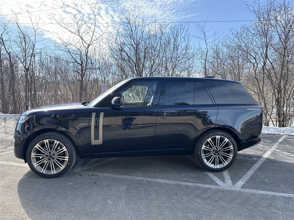 New 2026 Land Rover Range Rover SE SUV