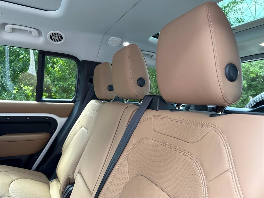 2025 Land Rover Defender S - Photo 16