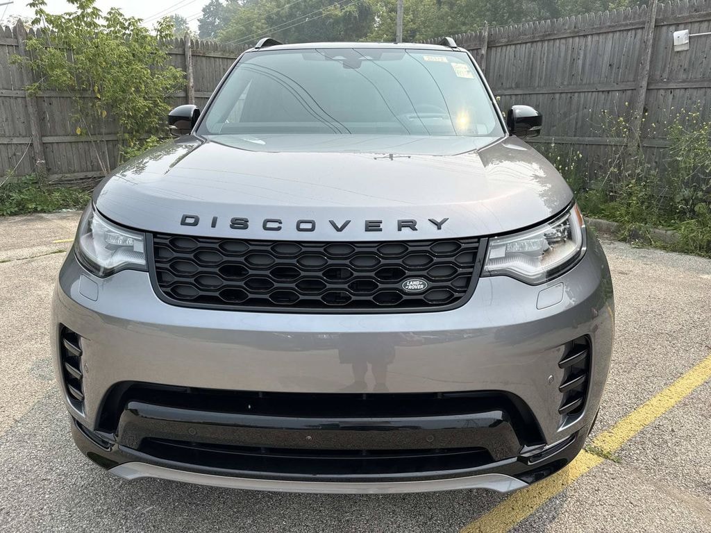 New 2026 Land Rover Discovery Dynamic SE SUV
