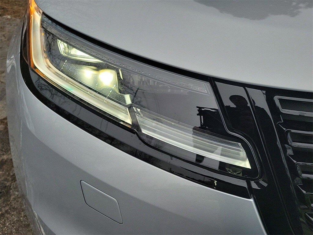 2025 Land Rover Range Rover Velar photo 4