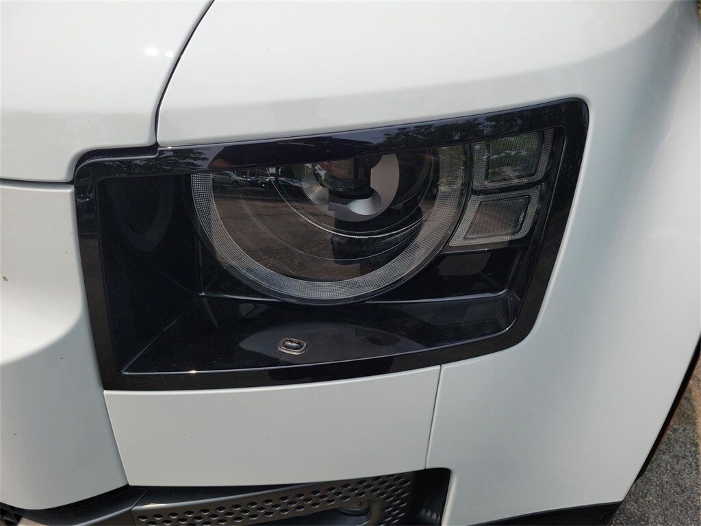 2025 Land Rover Defender 110 V8 photo 4