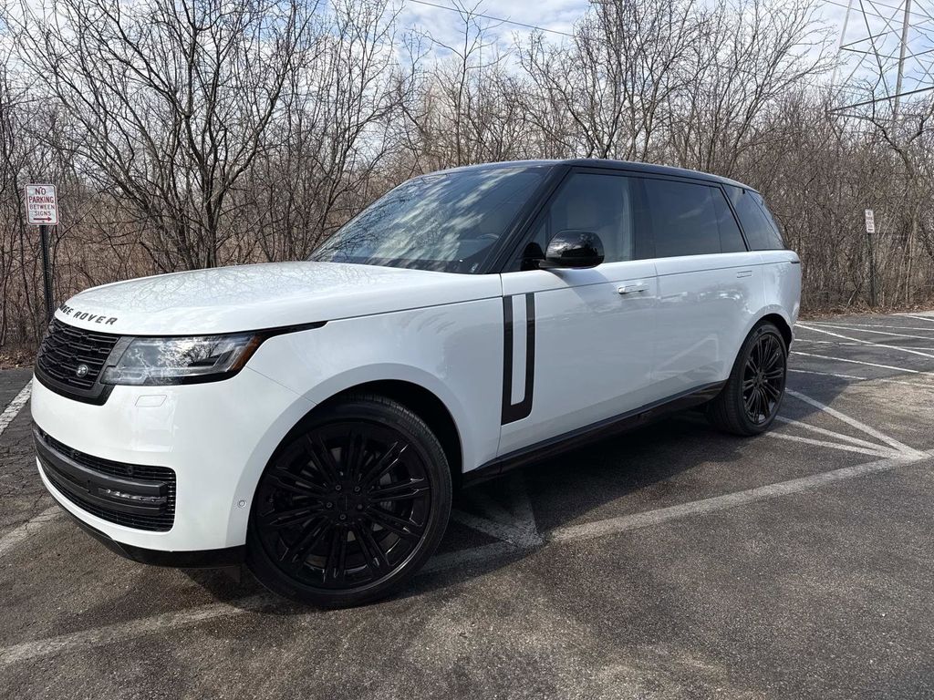 2026 Land Rover Range Rover 3.0 SE LWB 7's photo