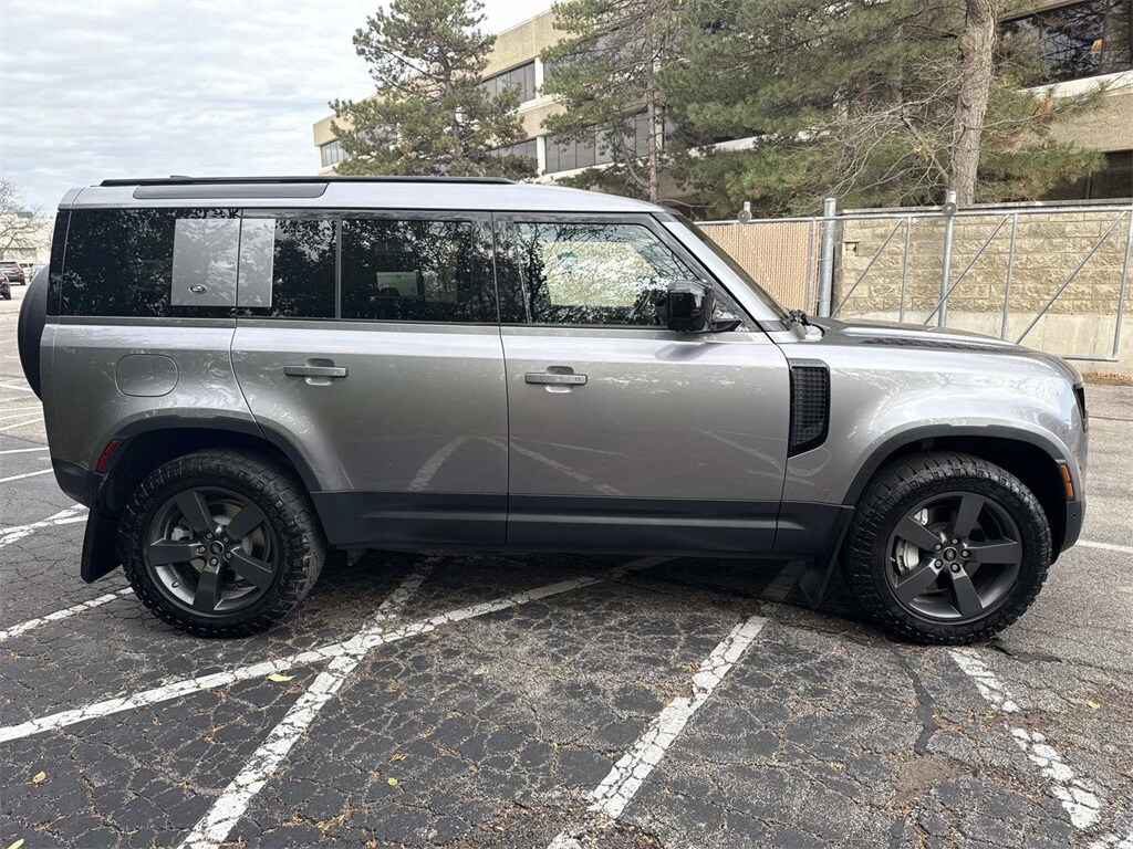 2020 Land Rover Defender 110 HSE photo 4