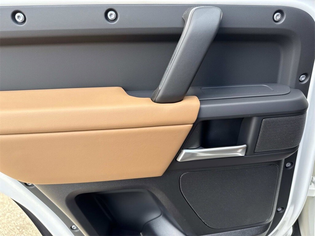 2025 Land Rover Defender S - Photo 12