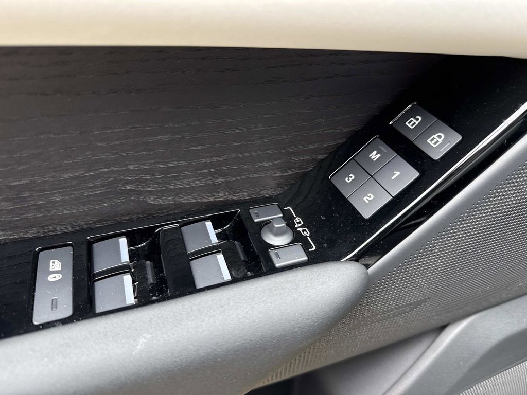 2026 Land Rover Range Rover Velar S - Photo 23