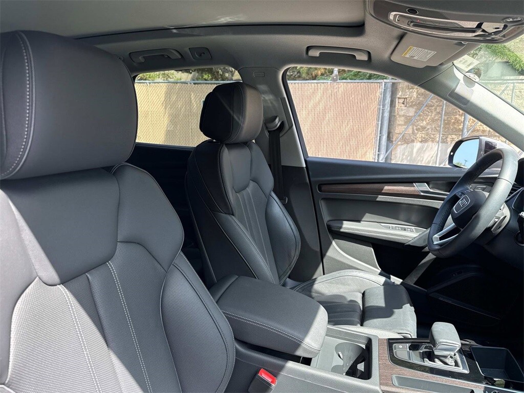 2023 Audi Q5 45 S line Premium photo 2