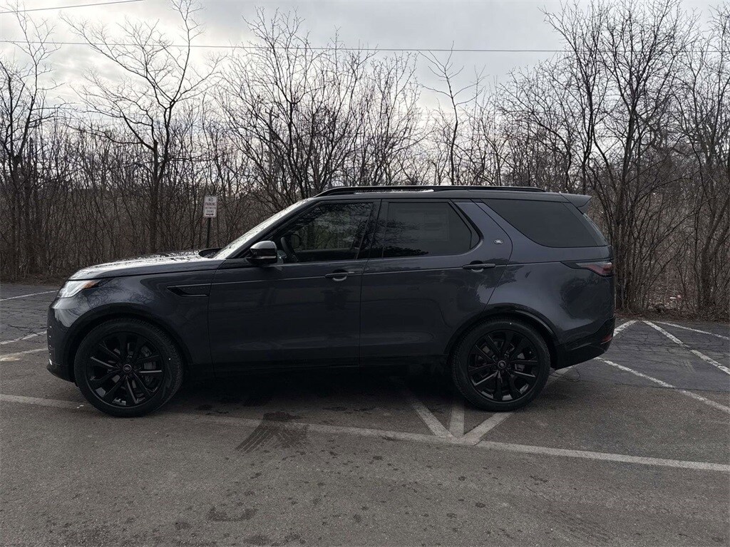 New 2026 Land Rover Discovery Dynamic SE SUV