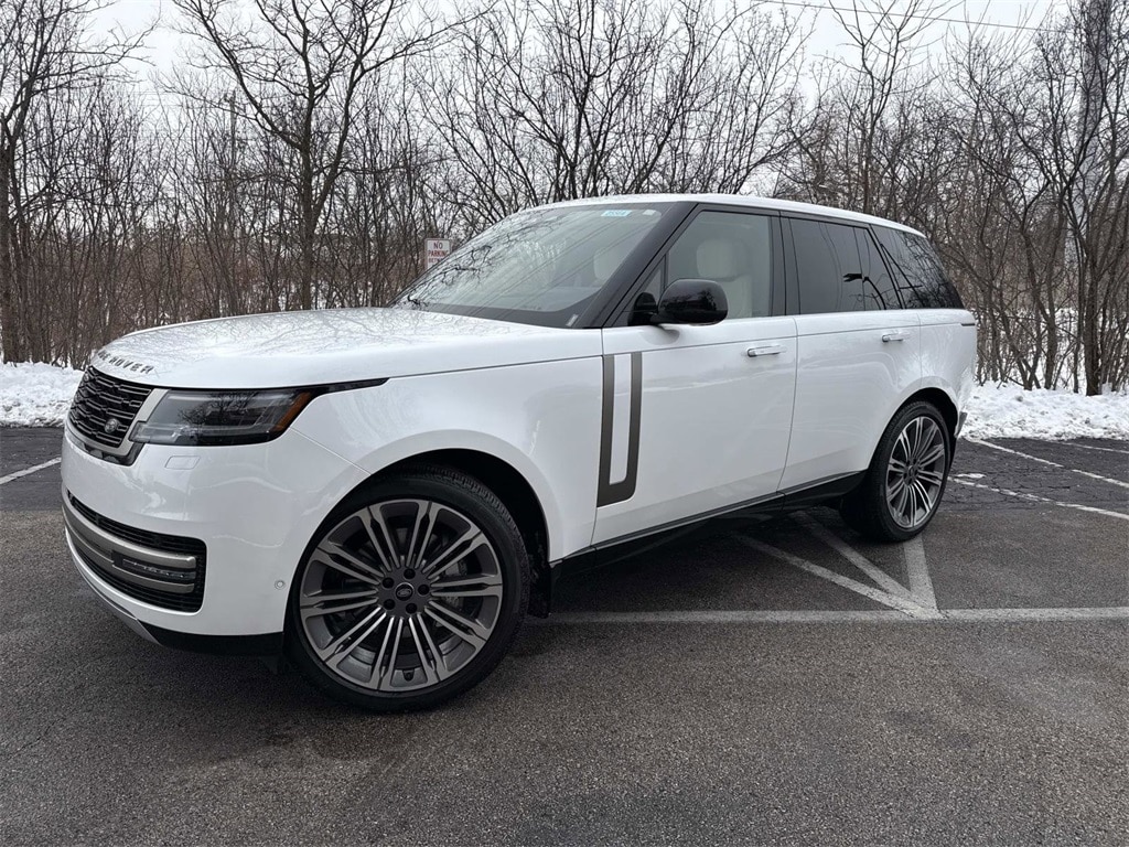 2025 Land Rover Range Rover SE's photo
