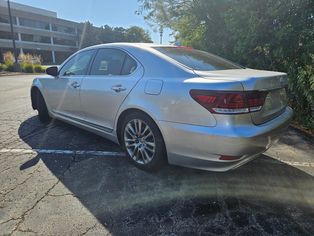 2014 Lexus LS 460 photo 3