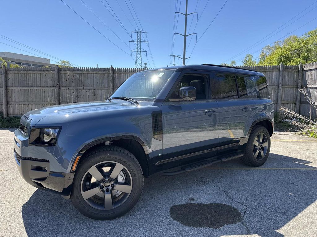 2026 Land Rover Defender 110 X-Dynamic SE P400's photo